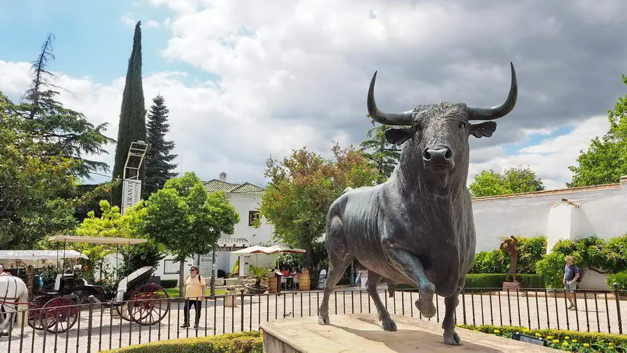 A bull with a roundabout, a symbol of the city