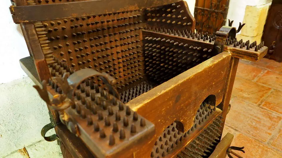 Torture chair