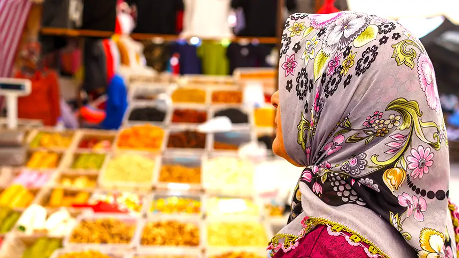 Turkiye Manavgat Bazaar woman selling spices