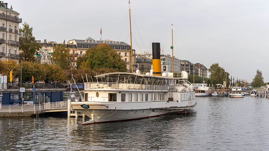 Geneva tourist attractions and Lake Geneva Lac de Genève and its attractions