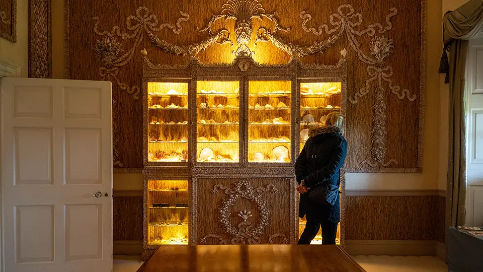 Basildon Park. Room with shells