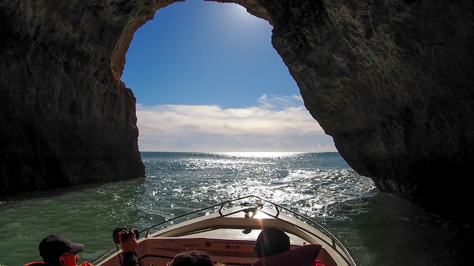 Visiting the Algar de Benagil cave in Portugal