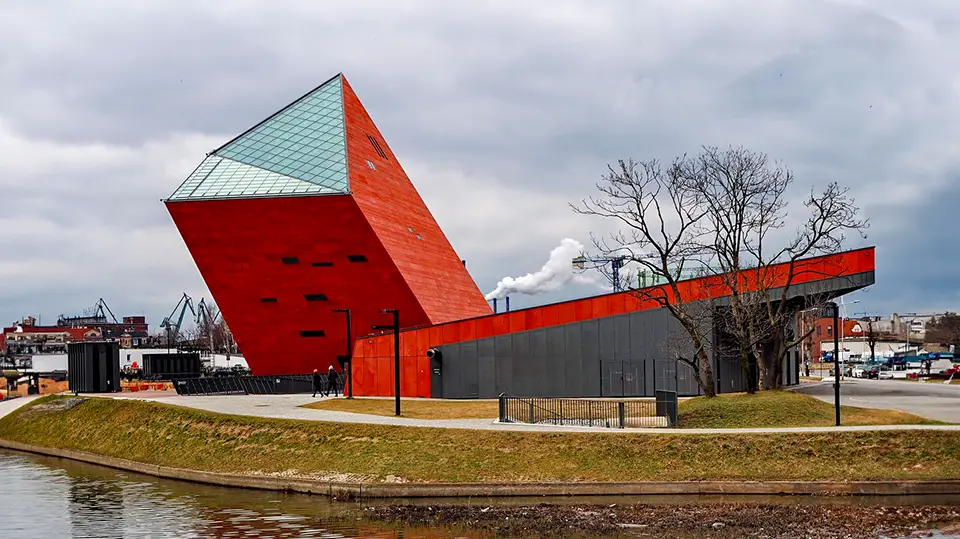 Outside of the Museum of World War