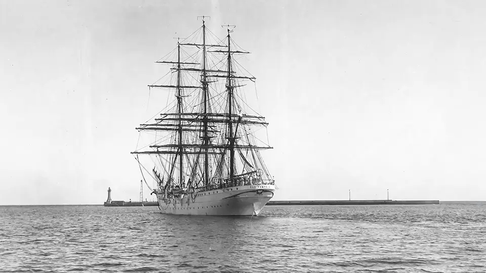 Dar Pomorza old photograph