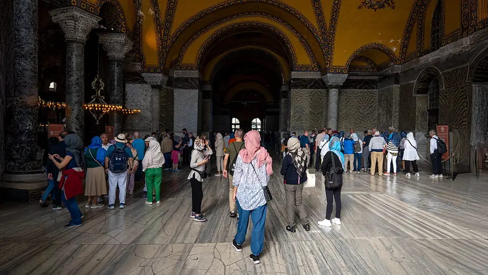 Hagia Sophia in Istanbul with tourists