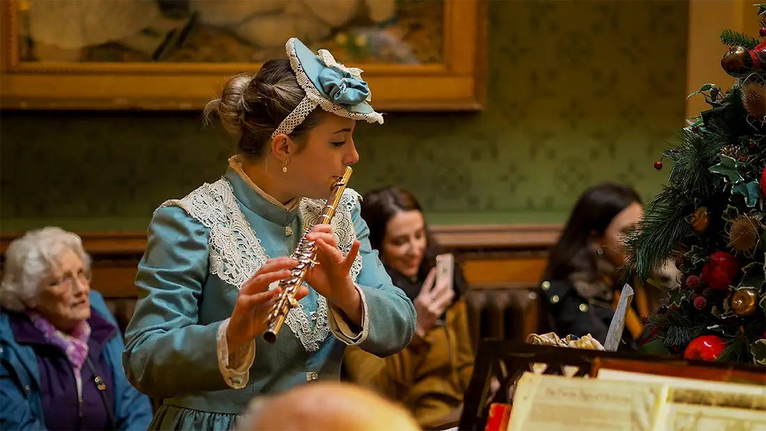 Christmas in England Christmas traditions and customs